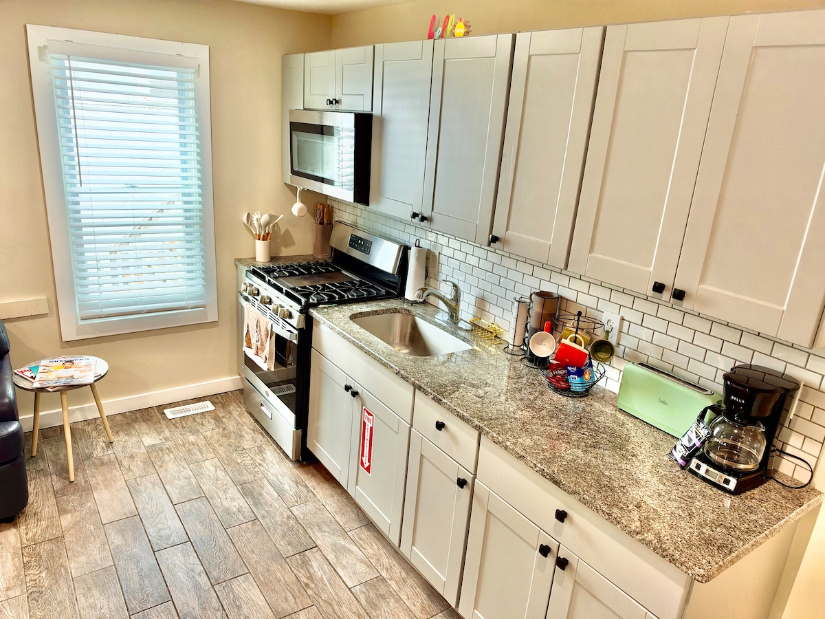 Full kitchen image 1