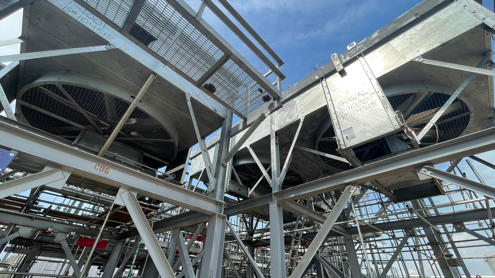 Insulated and clad vessel manway detail