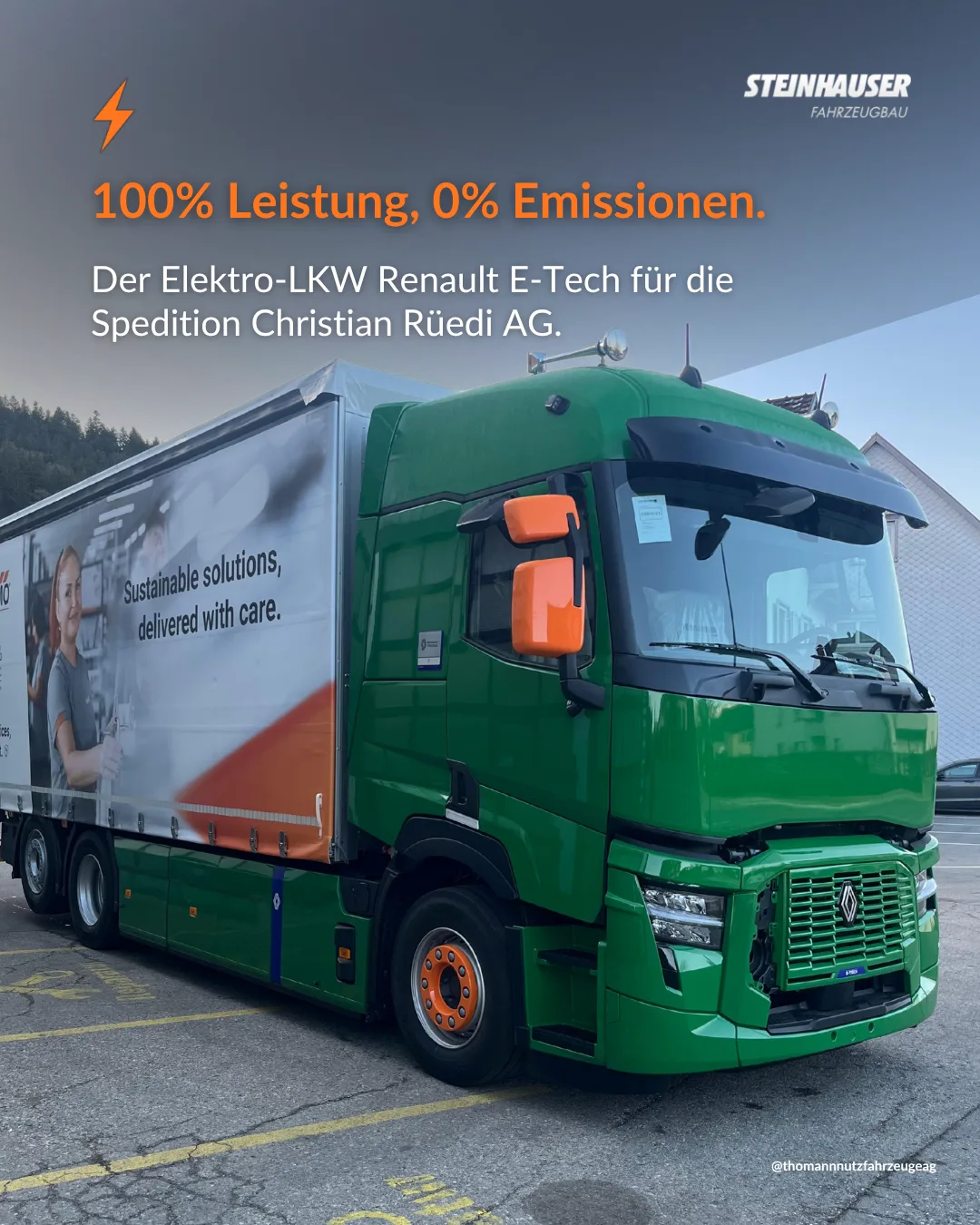Gruener Elektro-LKW Renault E-Tech mit Schiebeplanenaufbau, Bildtext: 100% Leistung, 0% Emissionen