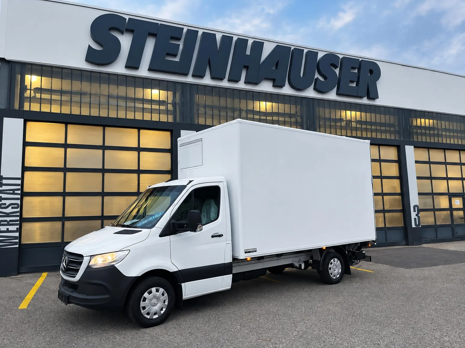 Fahrzeug mit Kofferaufbau von Steinhauser (Bild 4)