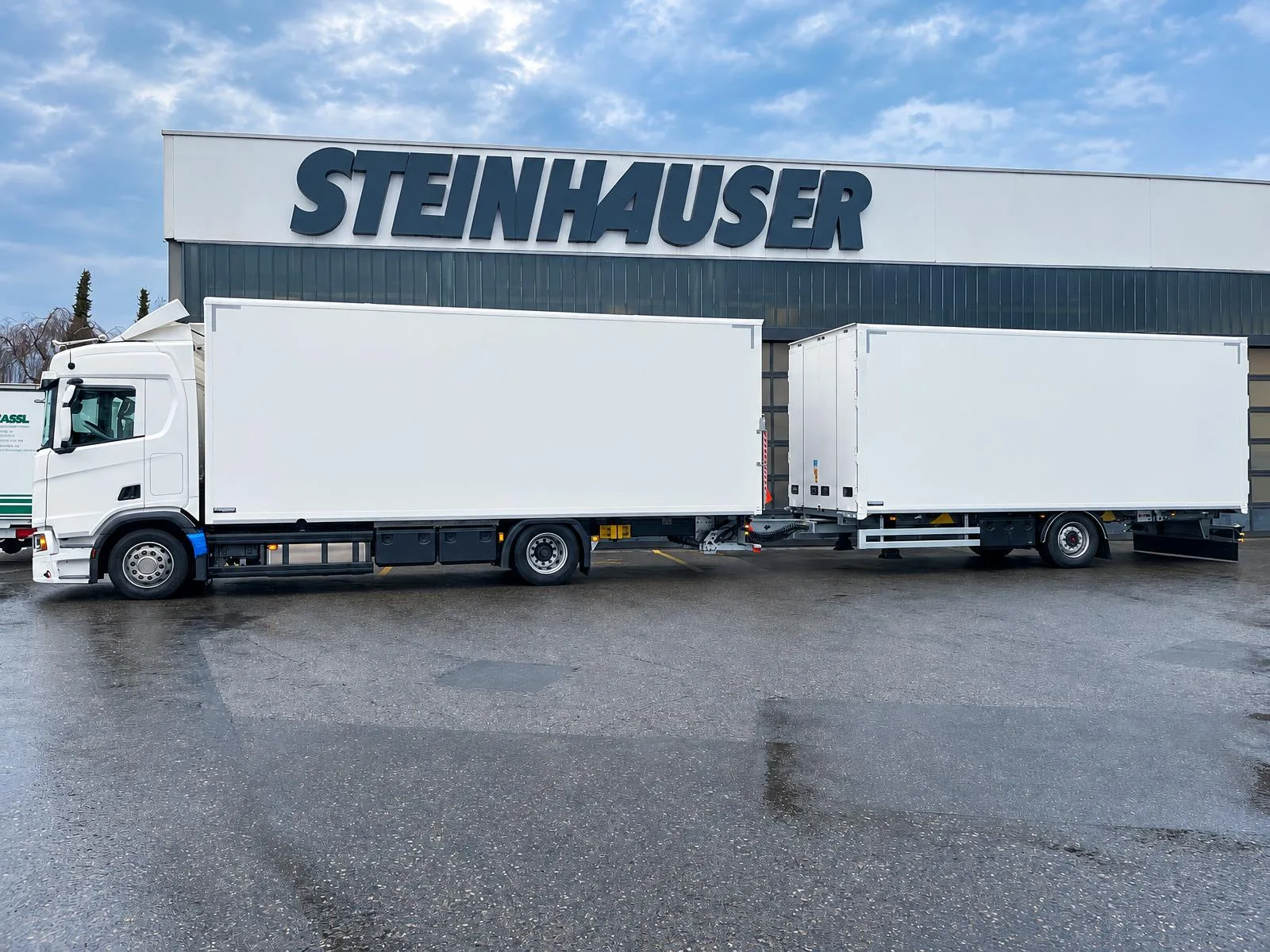 Fahrzeug mit Kofferaufbau von Steinhauser (Bild 5)