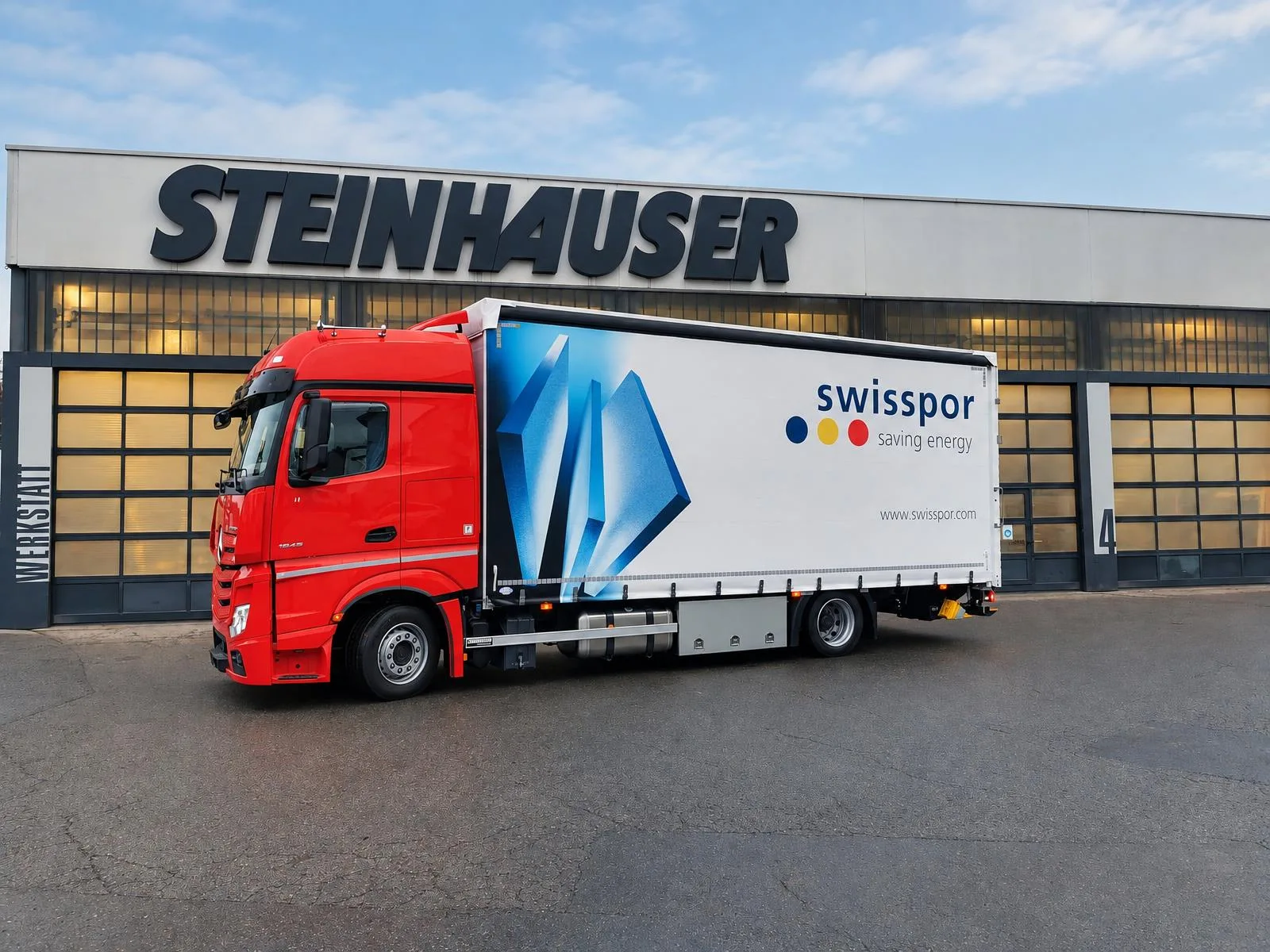 Schiebeplanenaufbau von Steinhauser fuer Volumentransporte