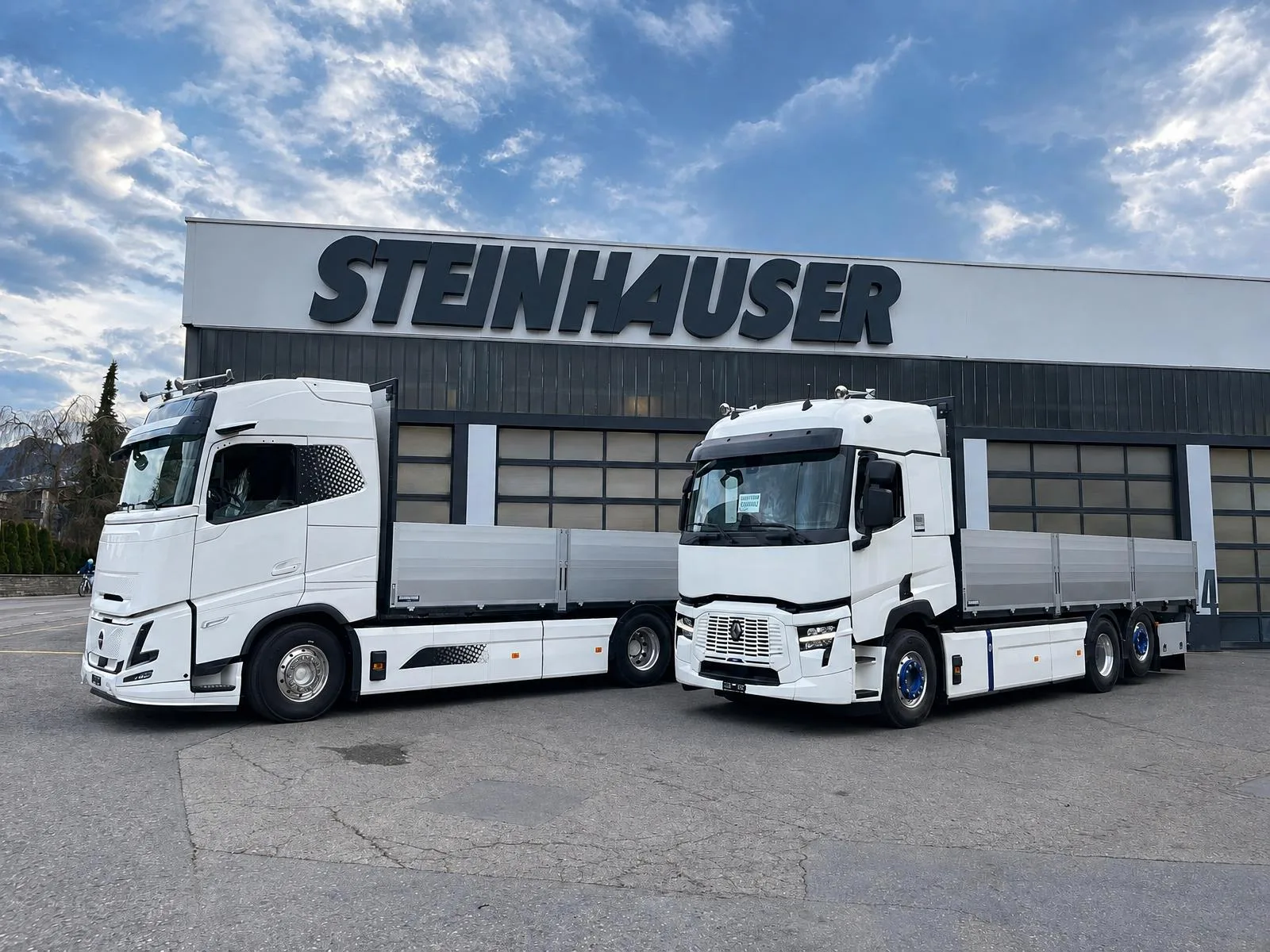Baustellenfahrzeug von Steinhauser fuer den Baustoffhandel