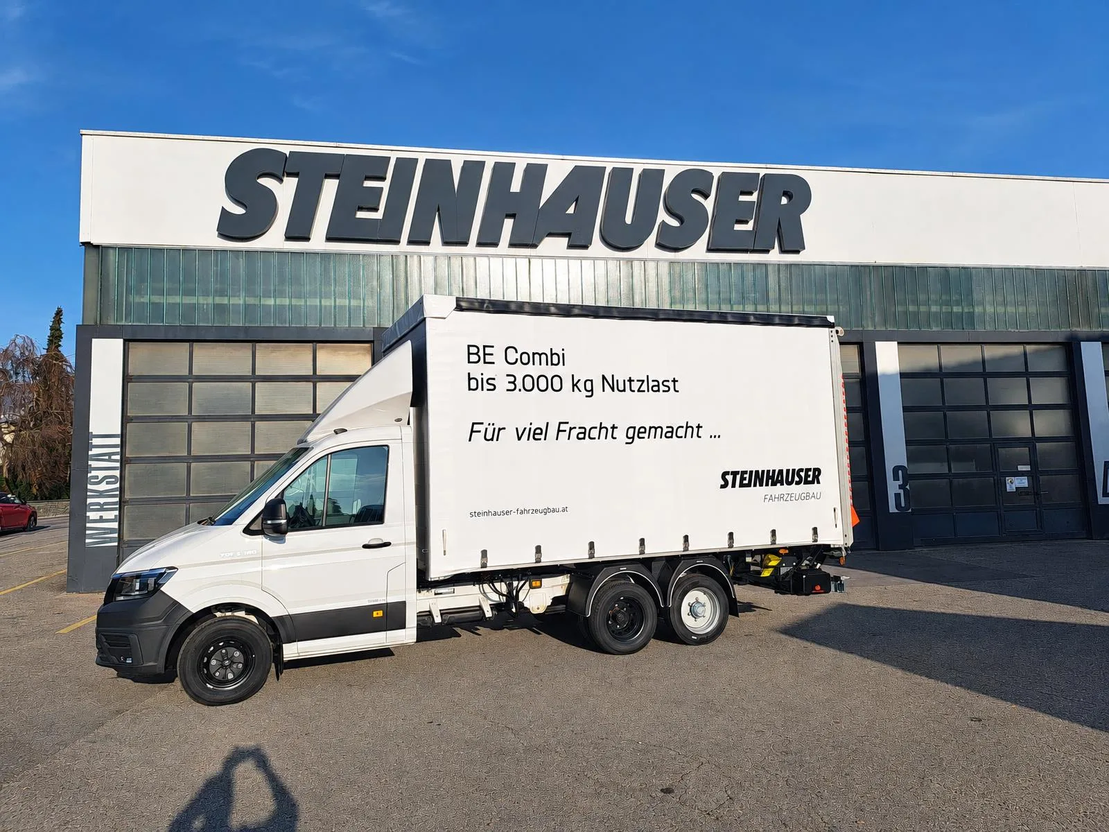 BE-Combi mit Planenaufbau von Steinhauser