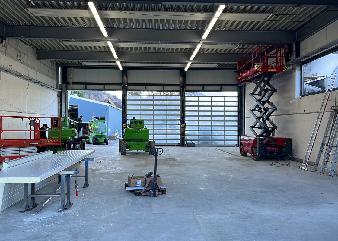 Die neue Endmontagehalle im Ausbau, 2024
