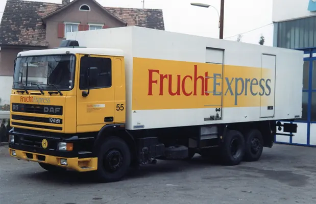 DAF-Dreiachser mit Kofferaufbau von Frucht Express