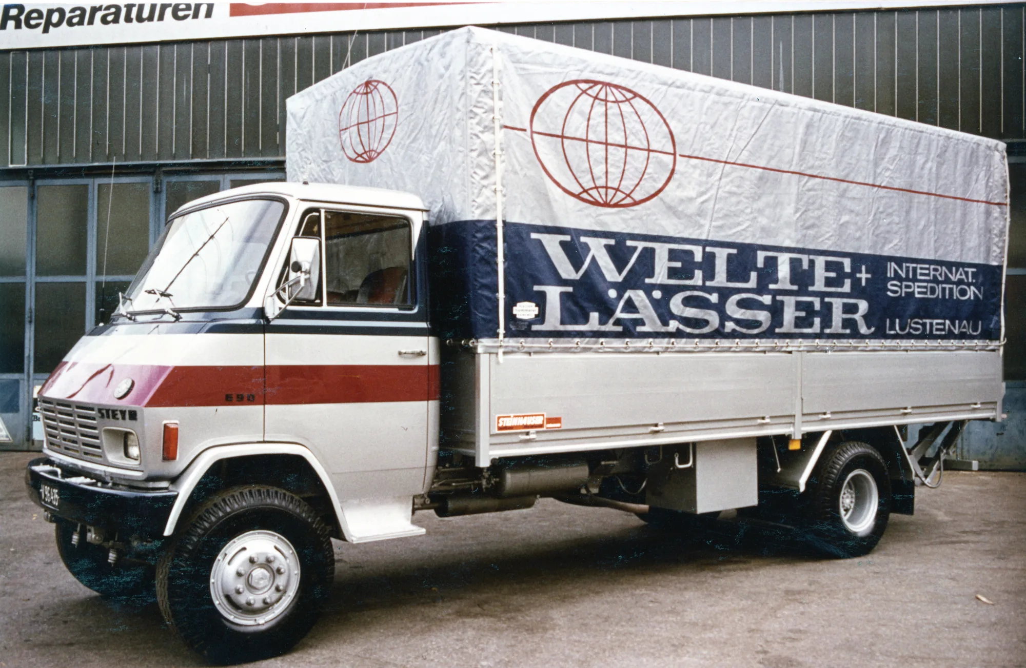 Kleinlastwagen mit Planenaufbau von Welte-Lasser