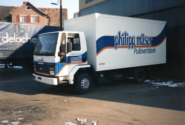 Lkw mit Kofferaufbau von Philipp Mäser Pulloverfabrik