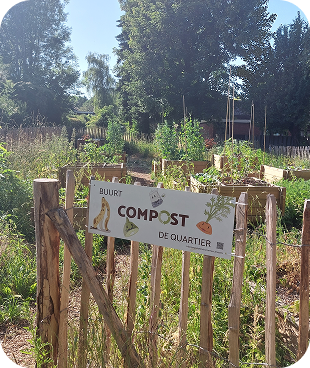 Habitants participant à une initiative citoyenne dans le quartier