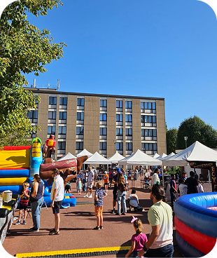 Fête de quartier rassemblant les habitants