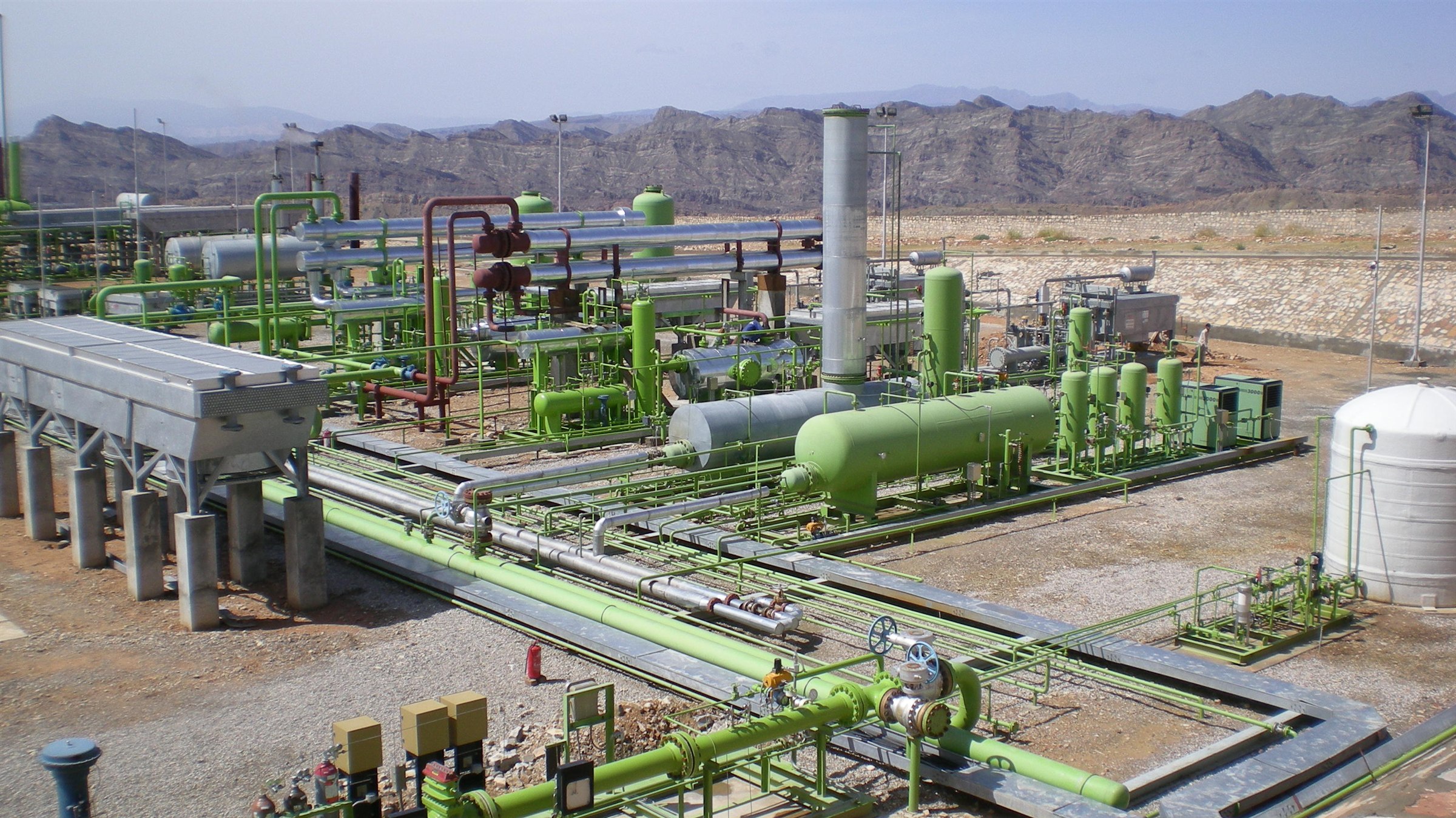 Gas processing plant