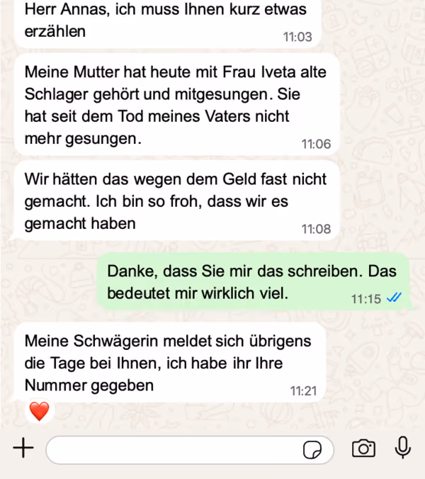 WhatsApp-Nachricht: die Mutter singt seit dem Tod des Vaters wieder