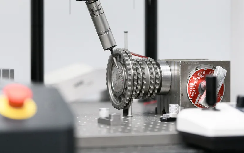 Coordinate measuring probe checking a race timing set