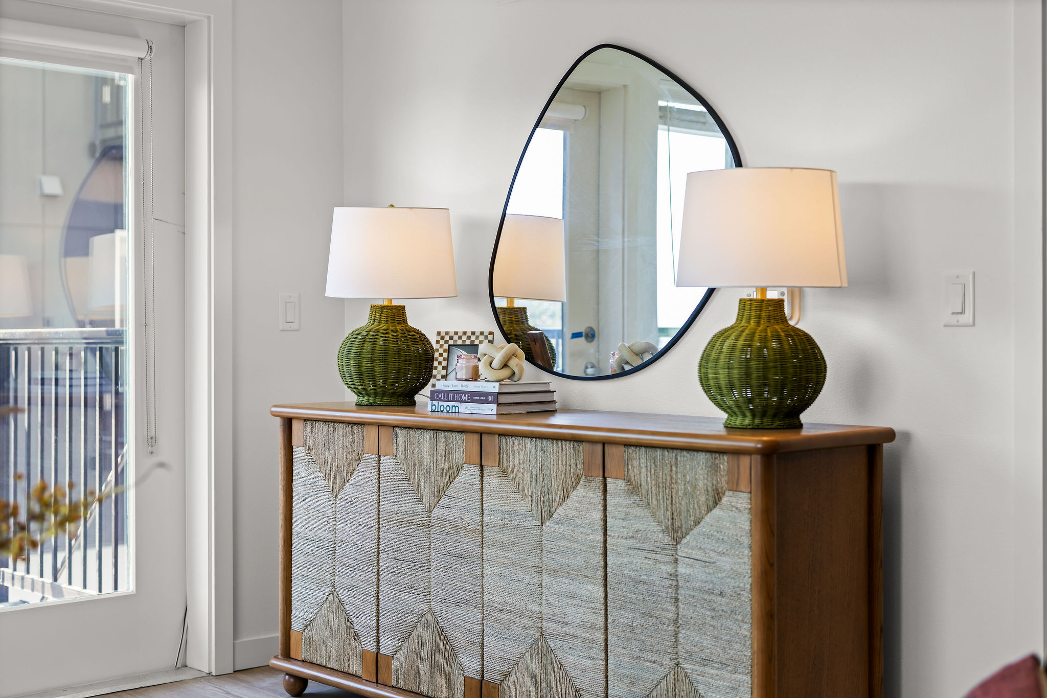Entry way table