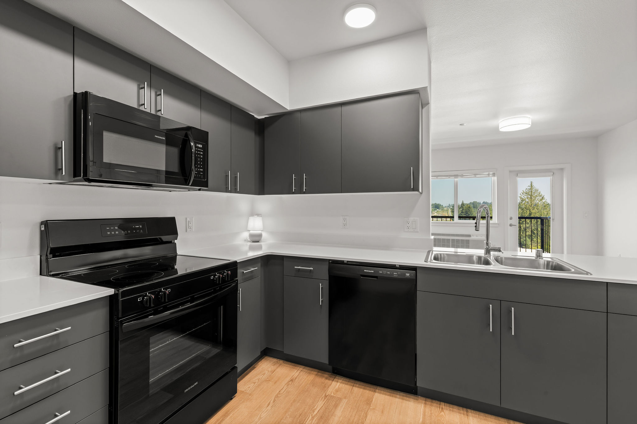 Unfurnished one bedroom unit with modern colors and bright lighting