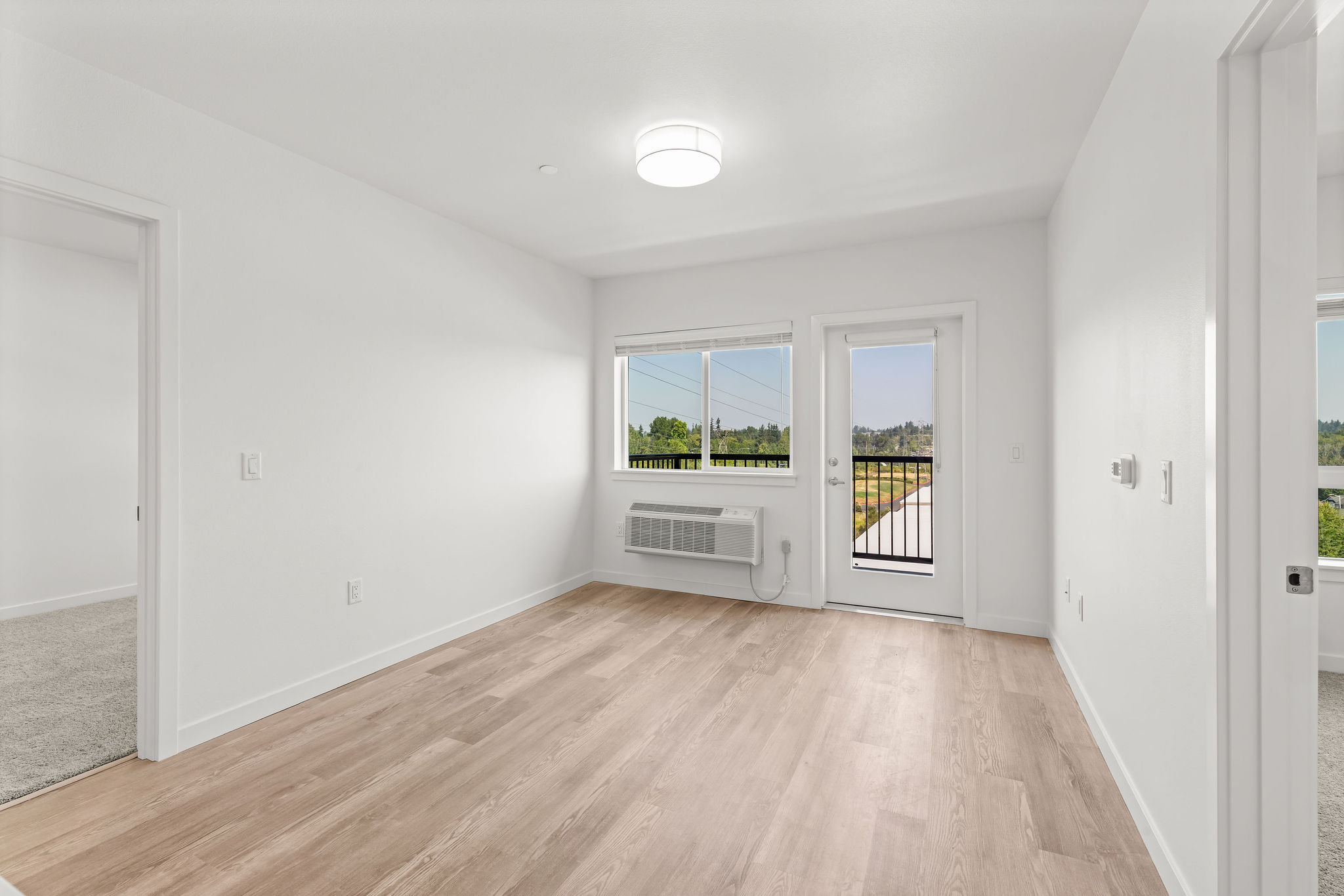 Unfurnished one bedroom unit with modern colors and bright lighting