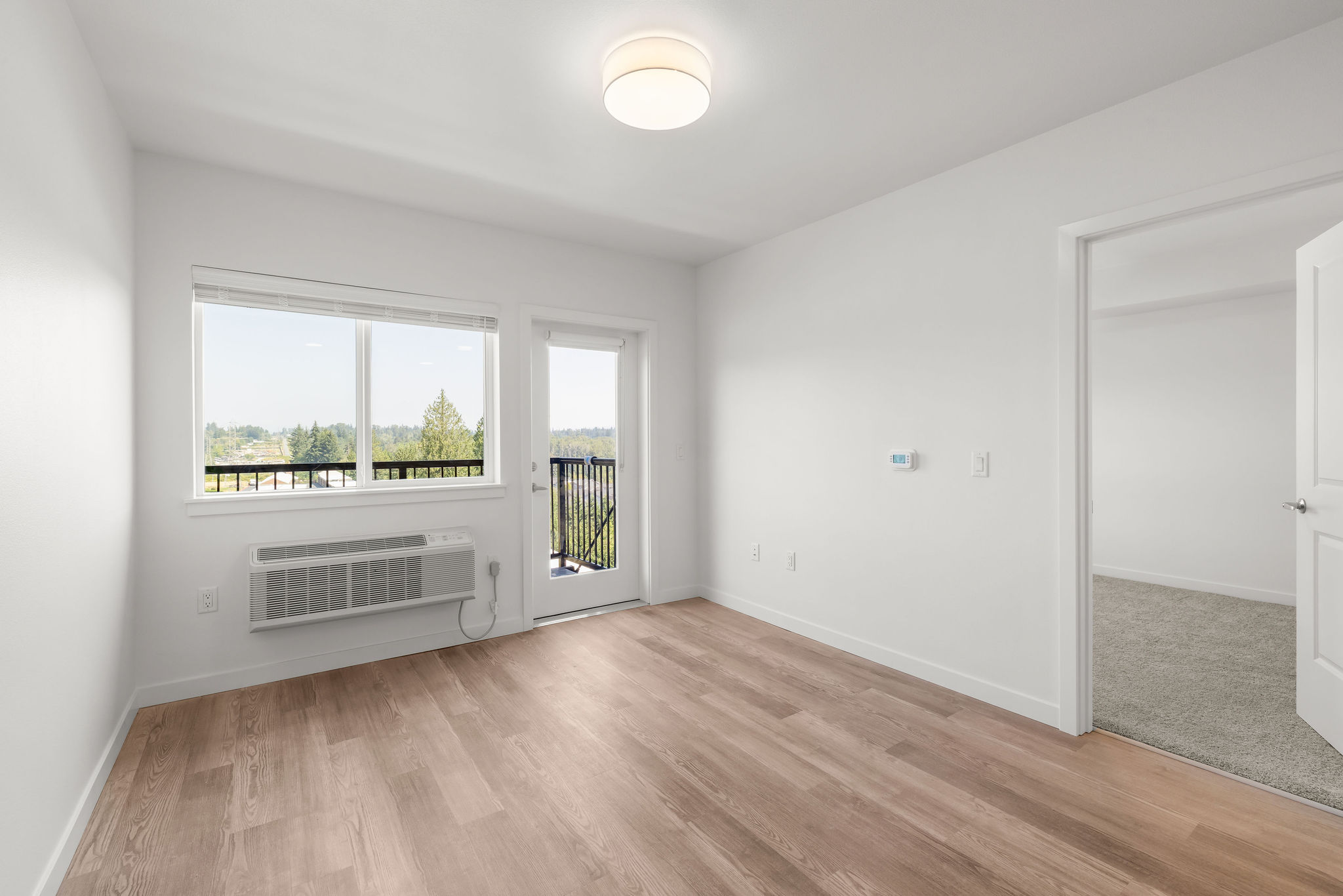 Unfurnished one bedroom unit with modern colors and bright lighting