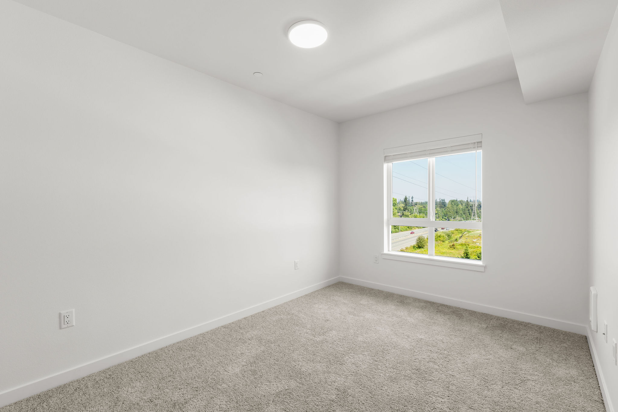 Unfurnished one bedroom unit with modern colors and bright lighting