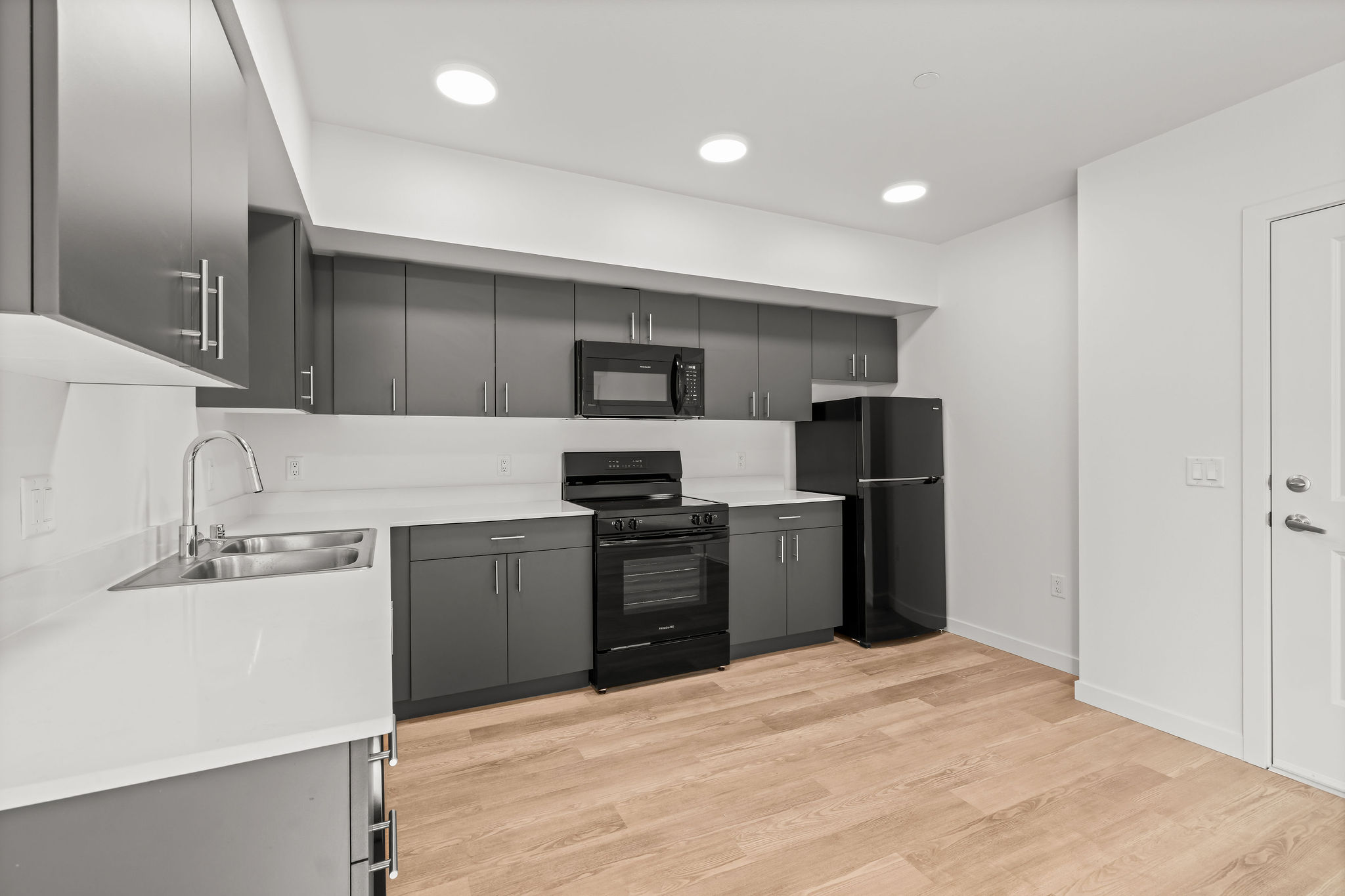 Unfurnished one bedroom unit with modern colors and bright lighting