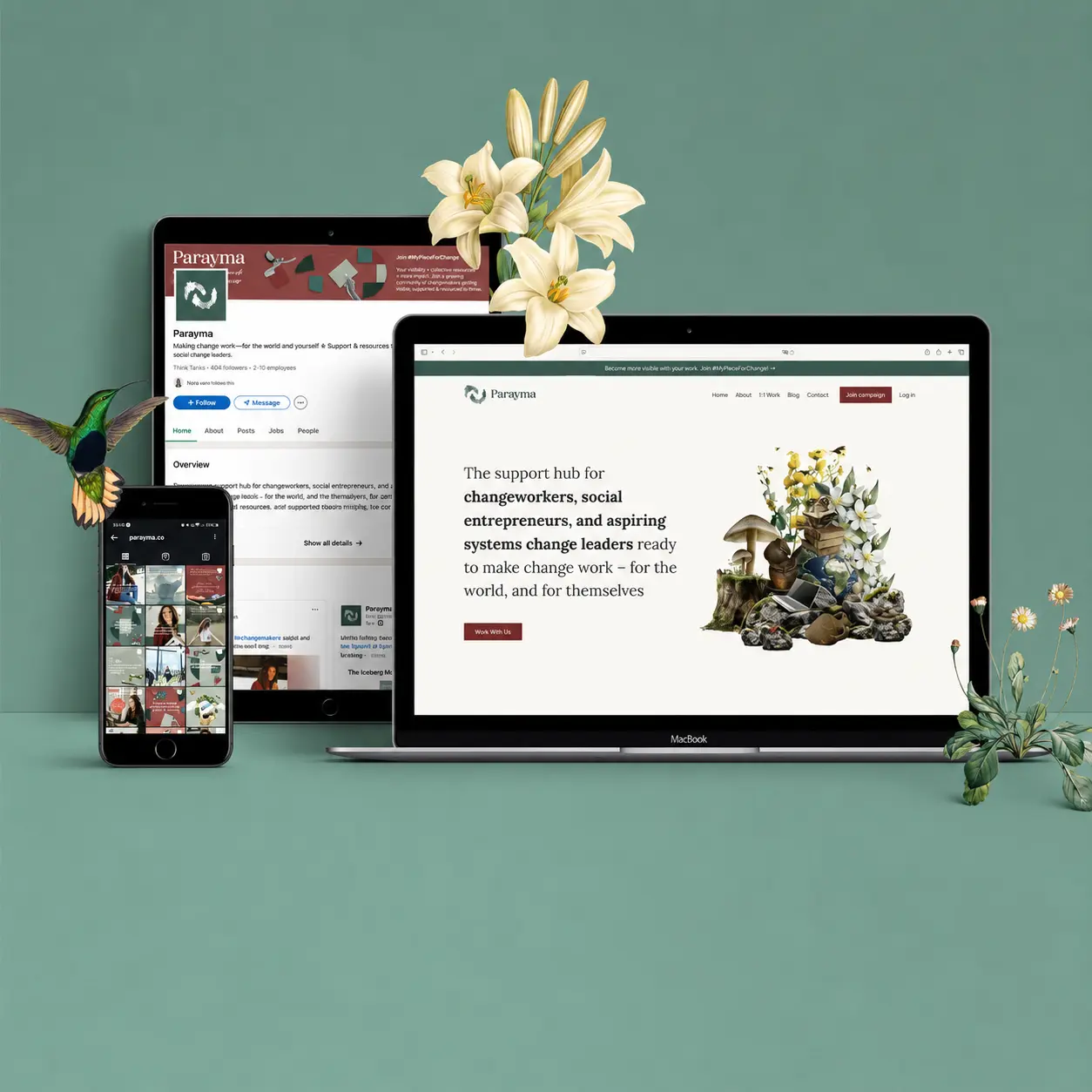 Website von Parayma auf Laptop, Tablet und Handy, umgeben von Blumen