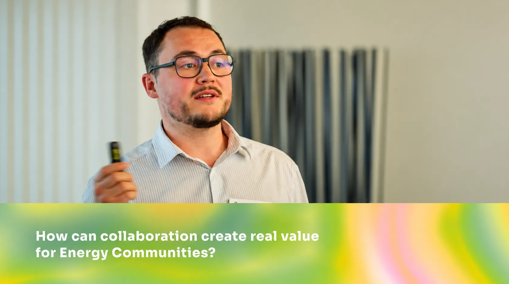 Colm Kuonen von der Energy Living Lab Association spricht am Challenge Workshop zu Energy Communities