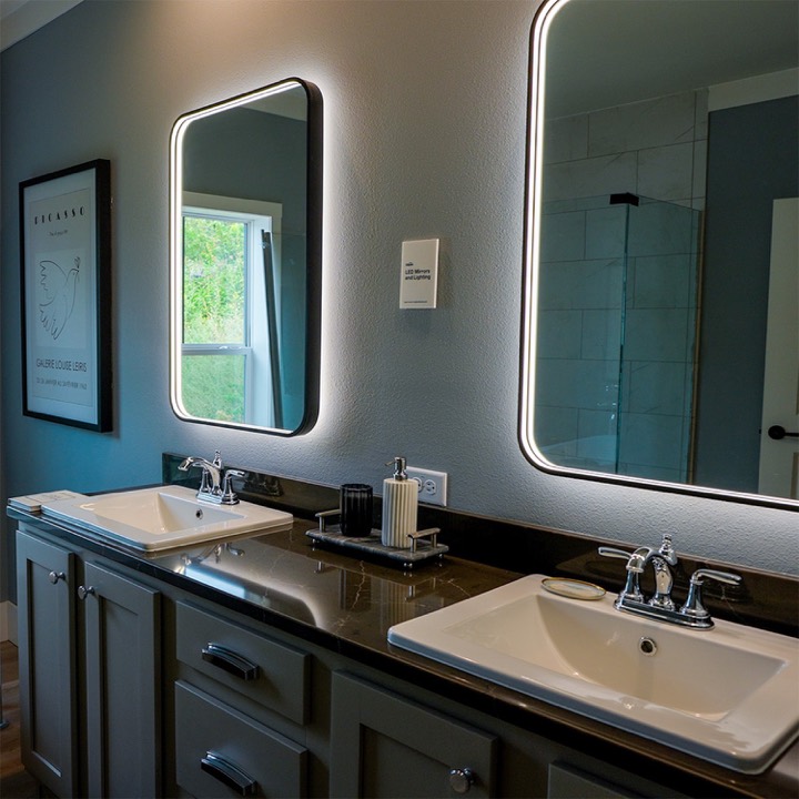 LED-mirror bath