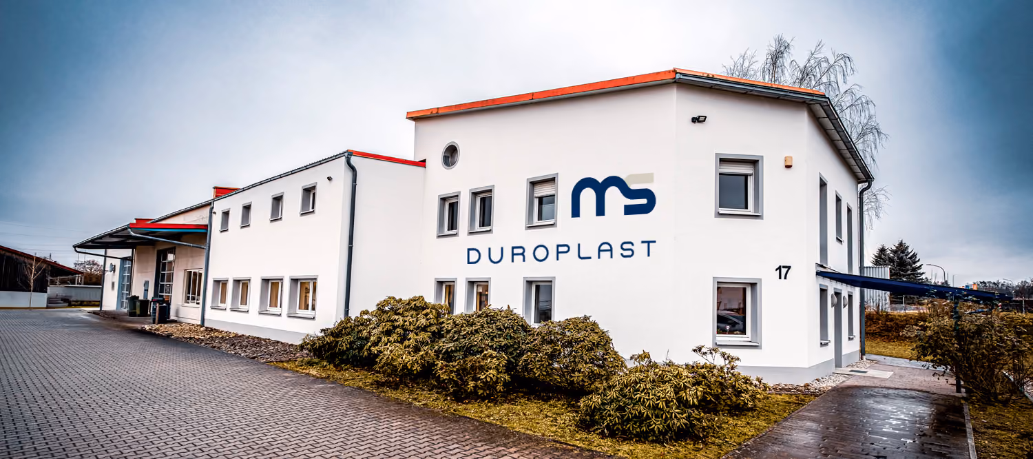 Das Firmengebäude der MS Duroplast in Schierling