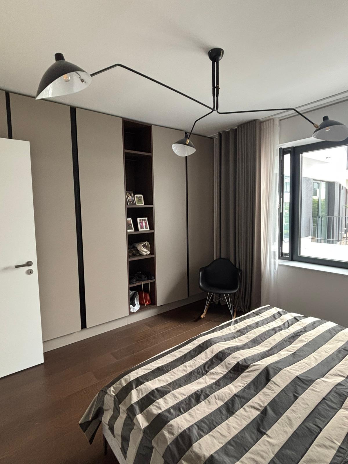 Schlafzimmer mit Kleiderschränken