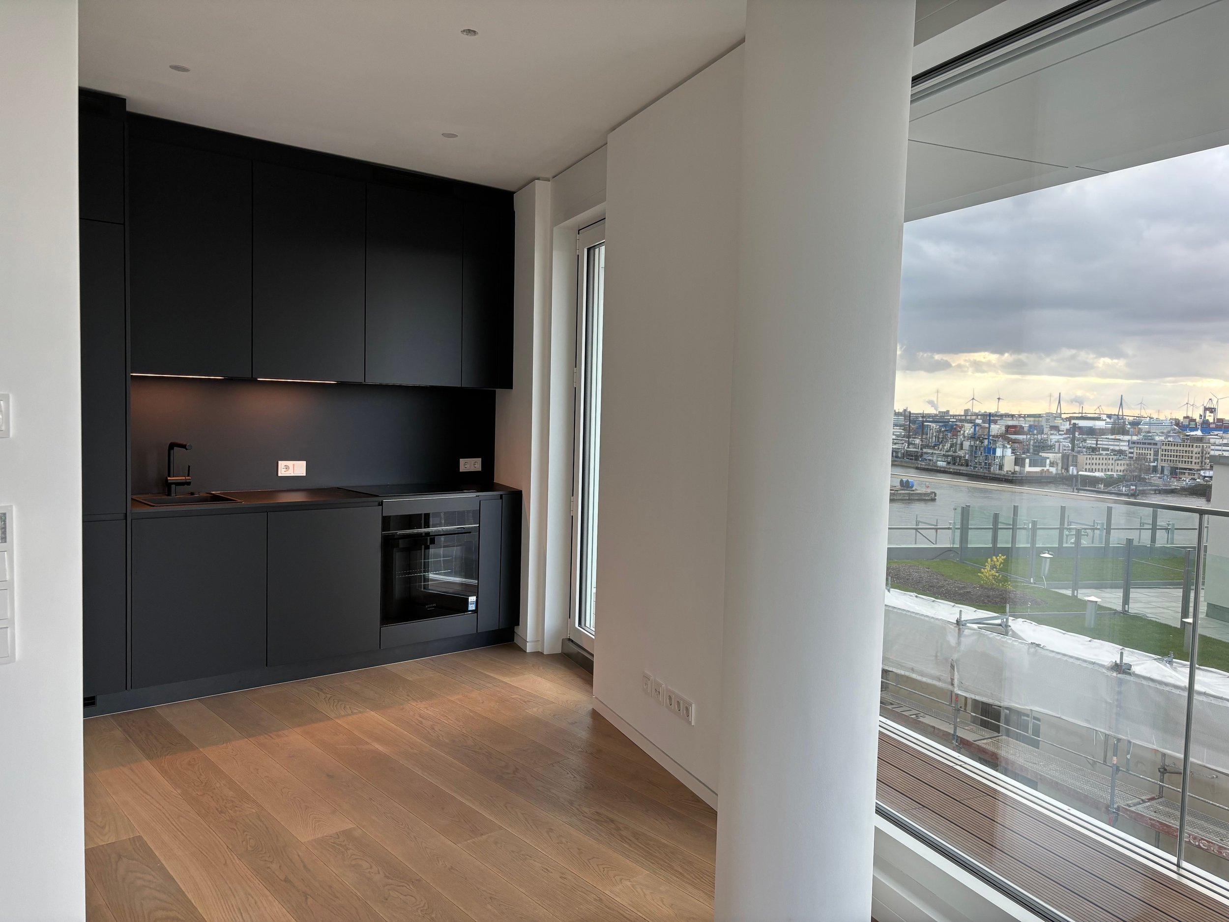 Esszimmer mit Blick zur Elbe