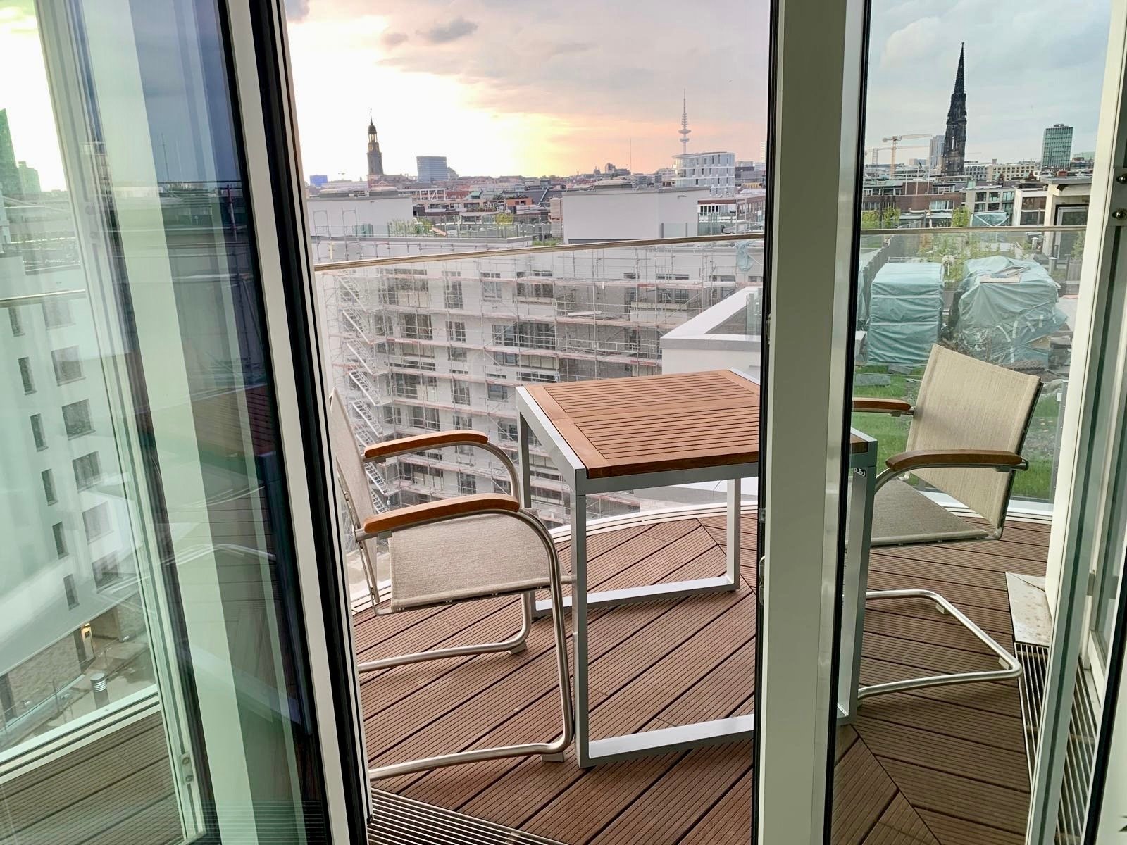 Balkon mit Blick auf die HHer Innenstadt