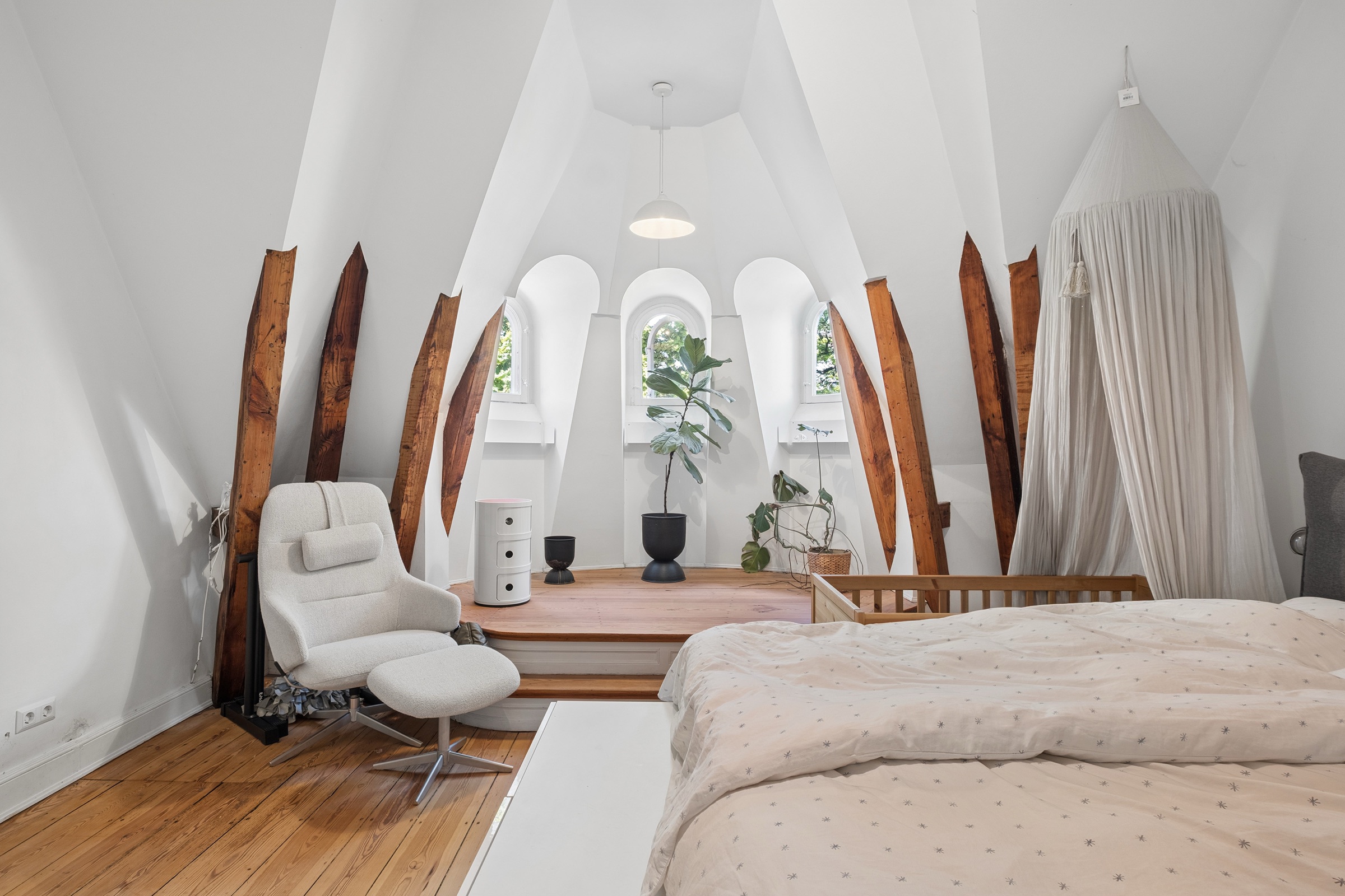 2. OG Masterbedroom mit Erker