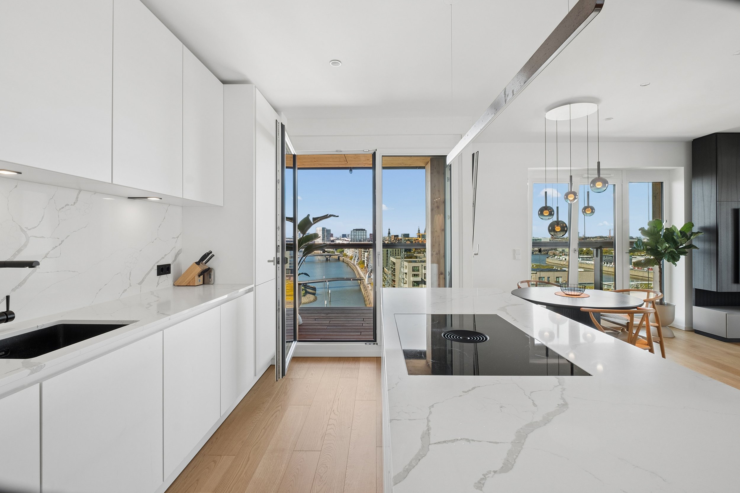 Hochwertige Siematic-Küche mit Weitblick – Versmannstraße 2 – Roots 10 OG