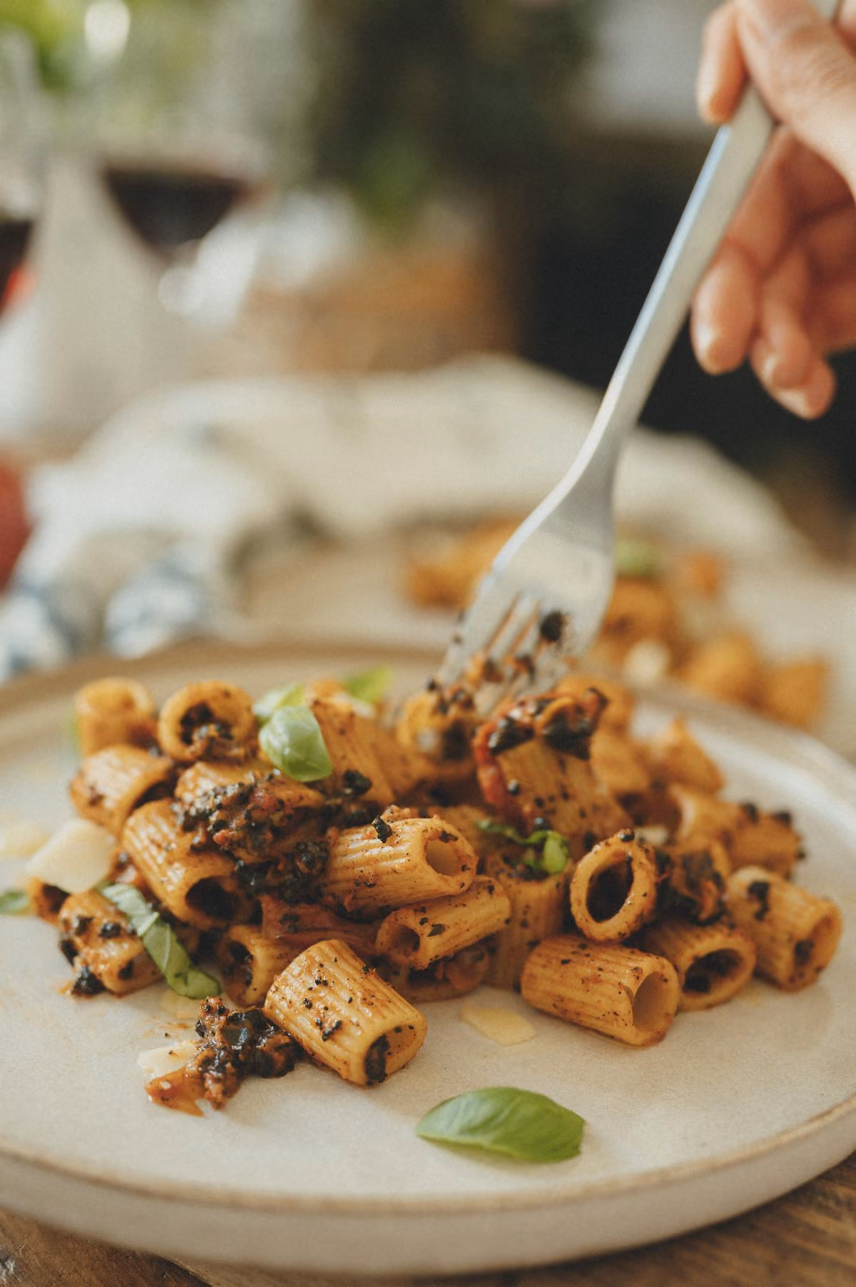 Assiette de rigatoni préparés avec Edo