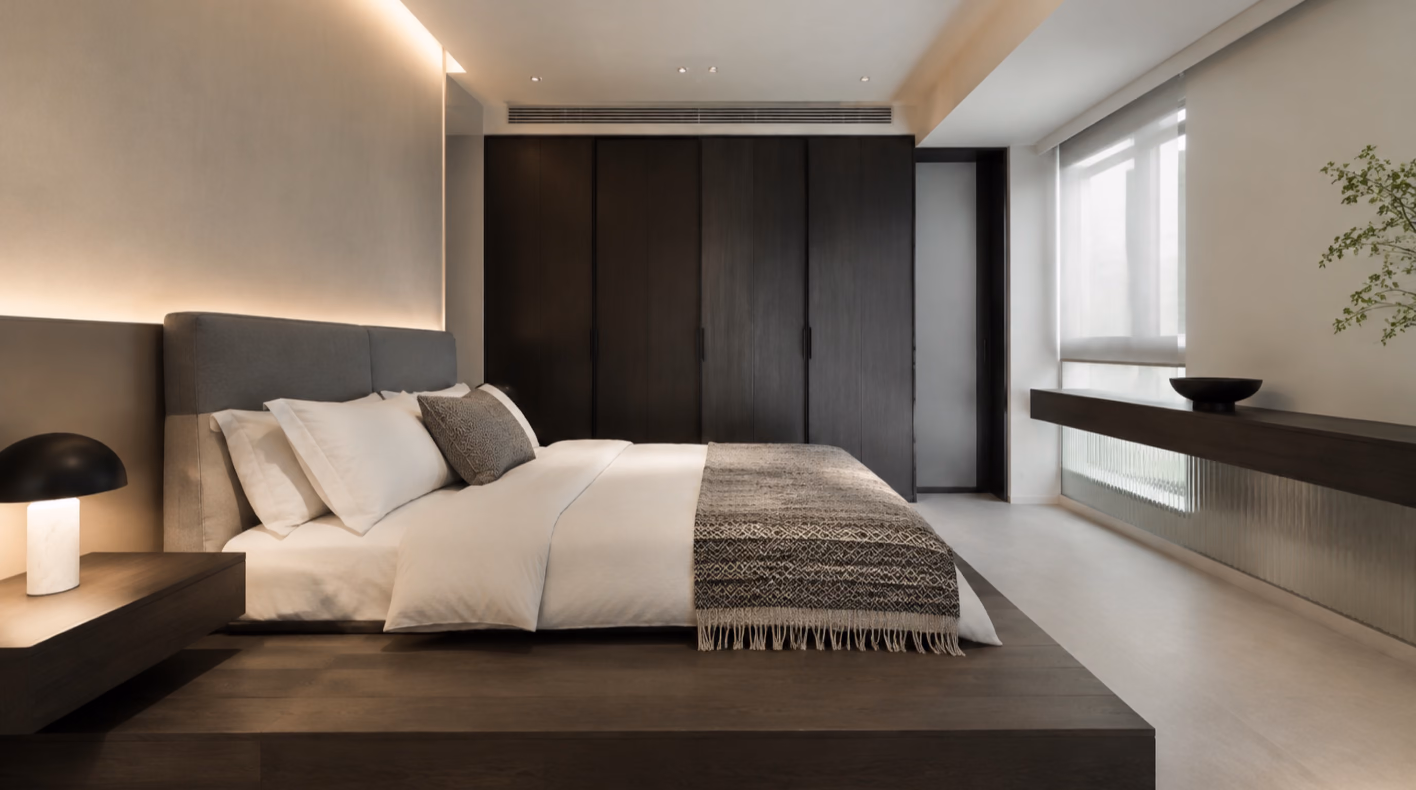 Graphic monochrome contemporary interior design for a Khatib home by Luxior Concept
