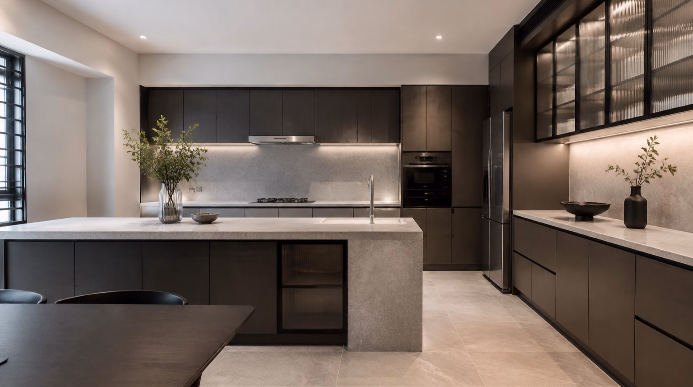 Graphic monochrome contemporary interior inspiration for Khatib homes, photo 10