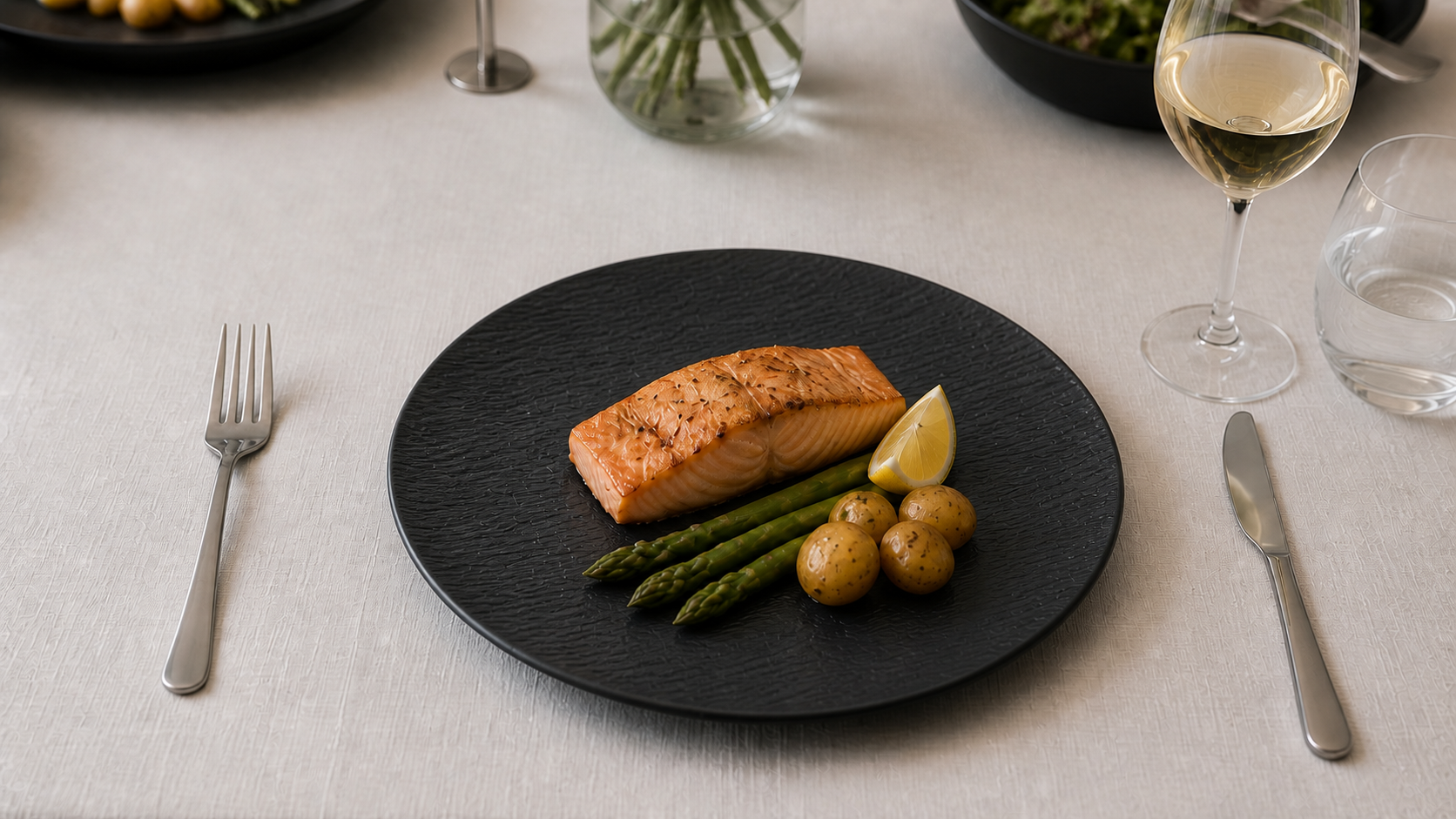 Shadow Grain black flat plate with salmon and vegetables on a restrained Nordic table