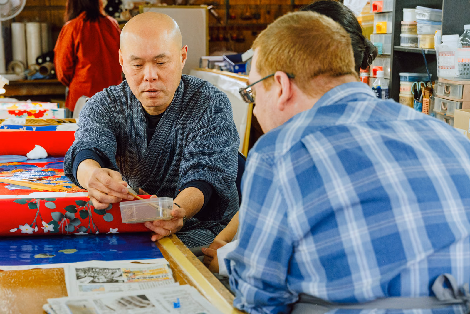 Nob Miyake kimono atelier in Uzumasa, Kyoto - gold-leaf (kinsai) kimono craft, photo 2