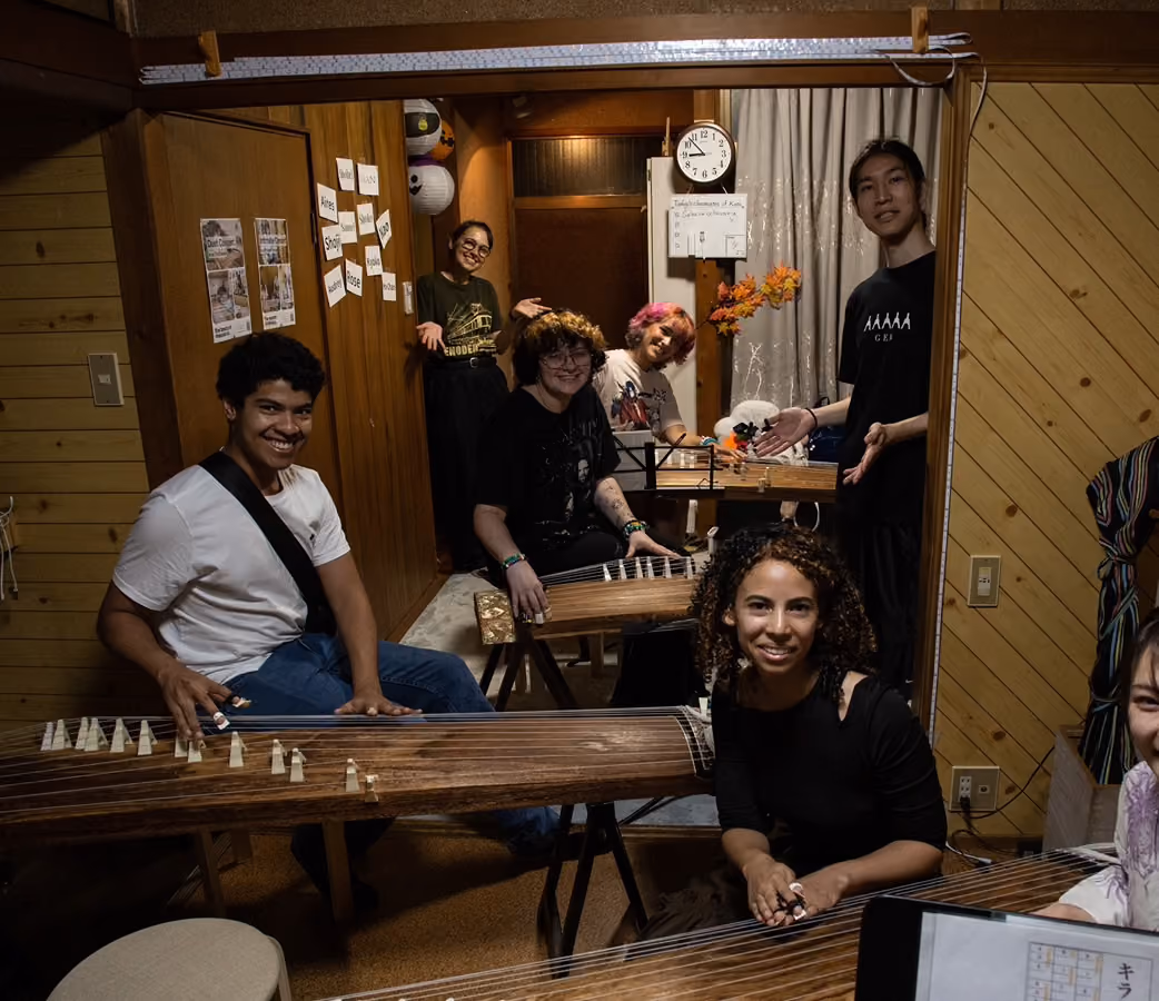 Traditional concert and koto experience with Gen in a Kyoto home