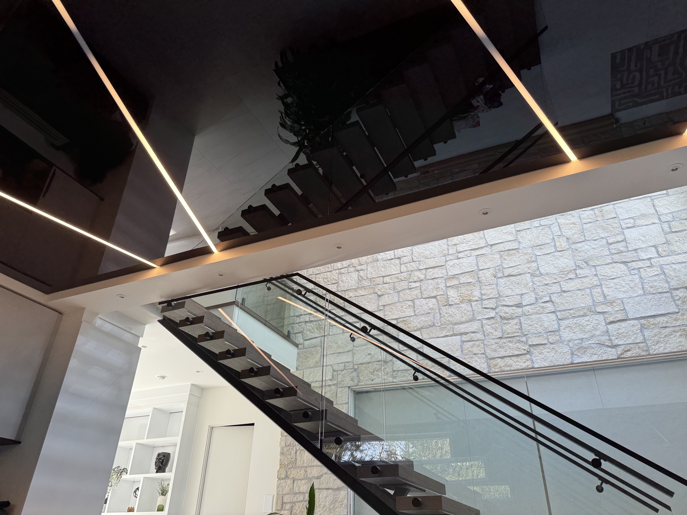 Gloss stretch membrane