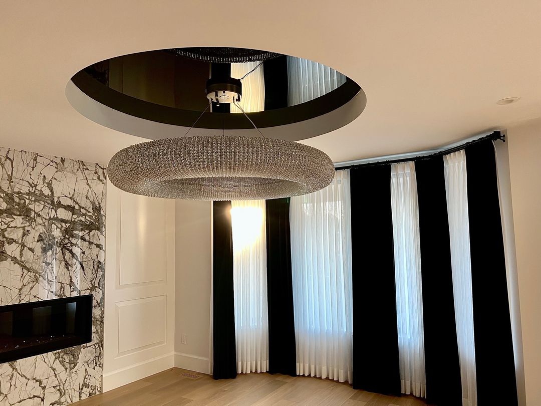 Circular gloss stretch-ceiling panel with crystal chandelier