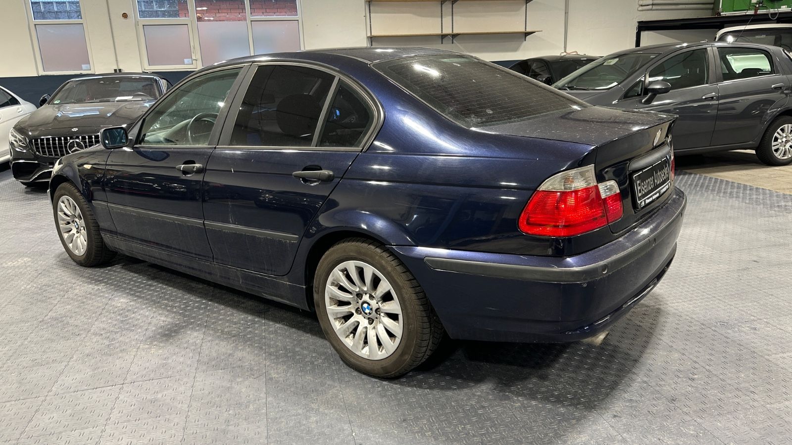 BMW 318i Edition Exclusive · PDC · Automatik · Display – Bild 3