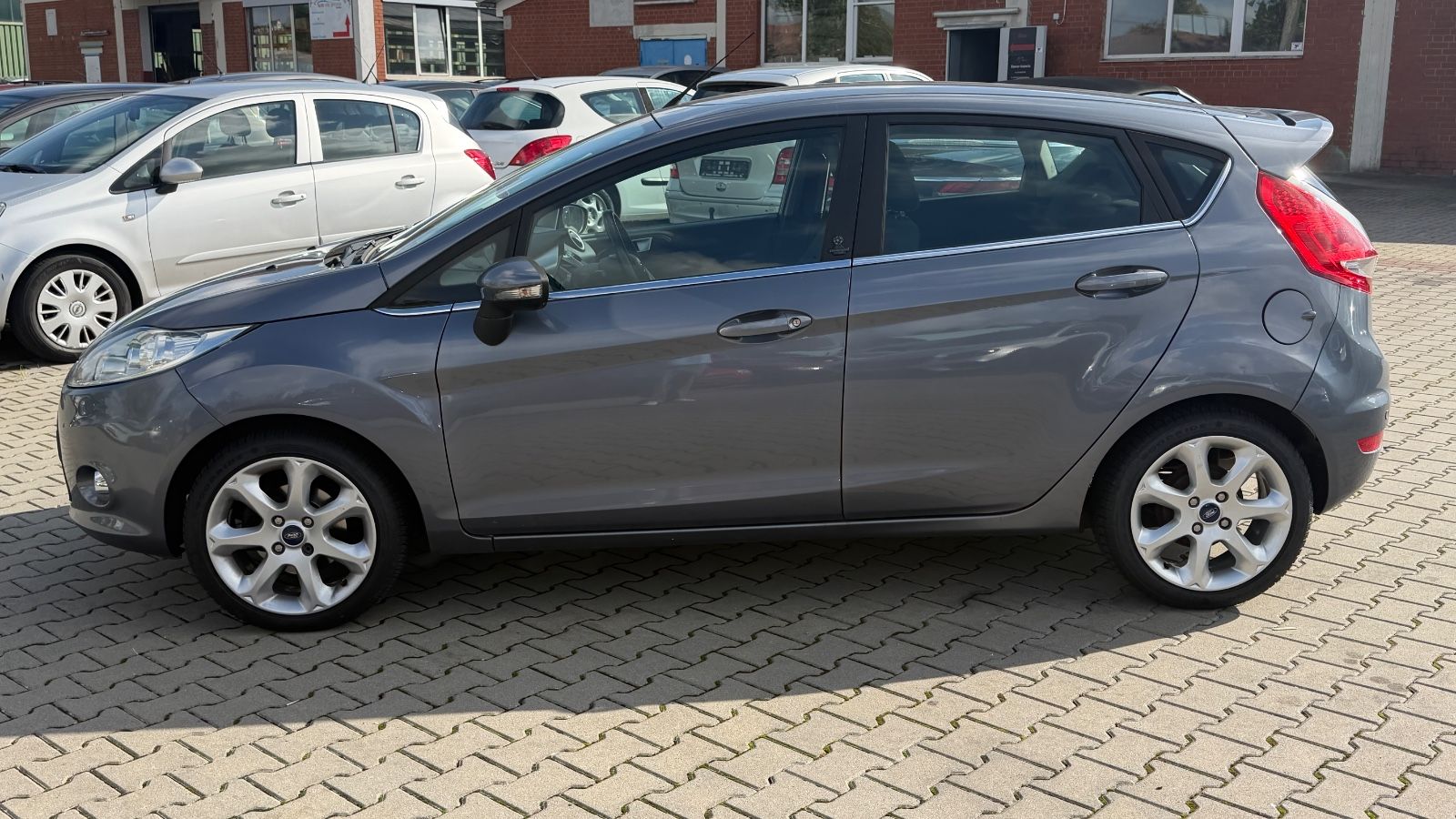 Ford Fiesta Titanium Style Paket 3 SHZ PDC MFL ALU – Bild 2
