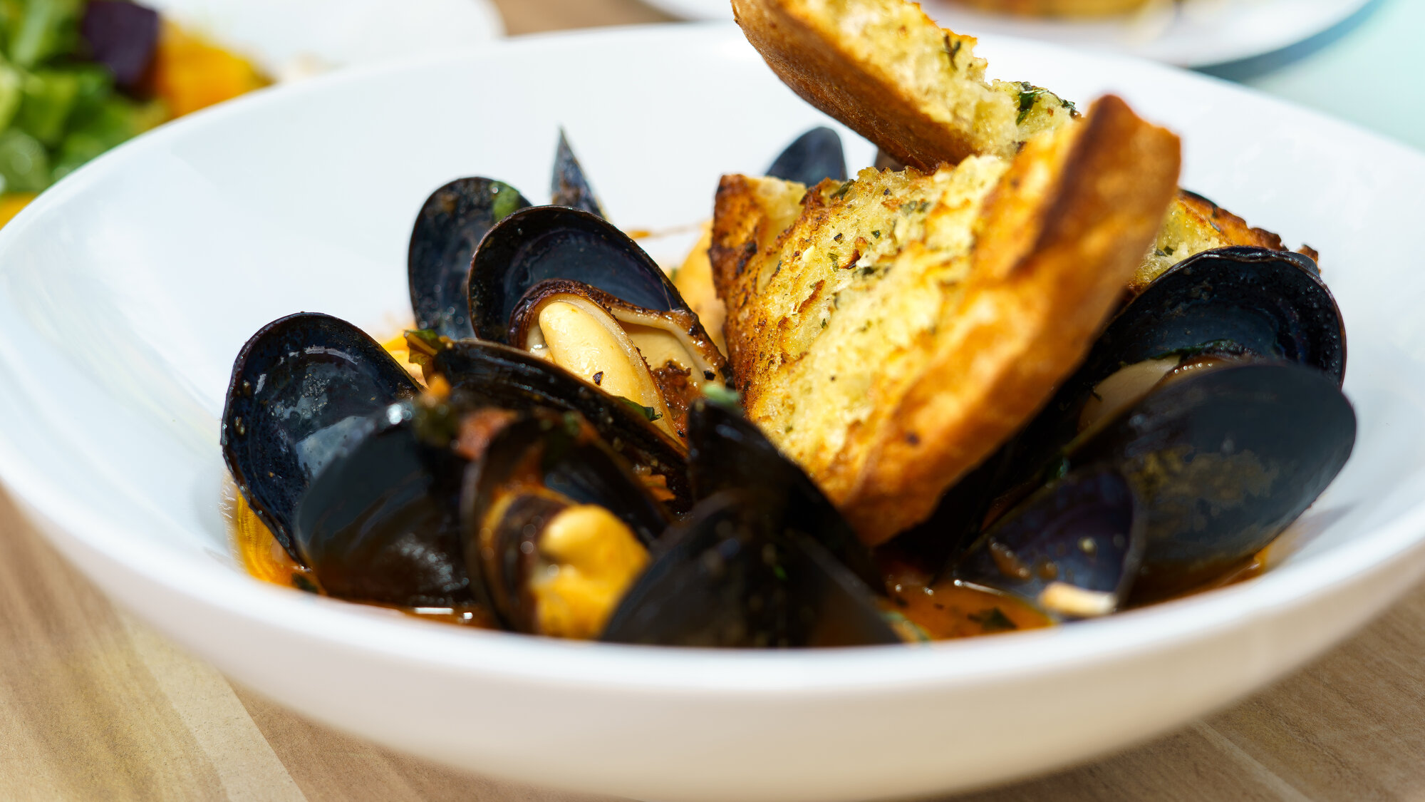 Mussels with garlic bread at Napkins Bar & Grill