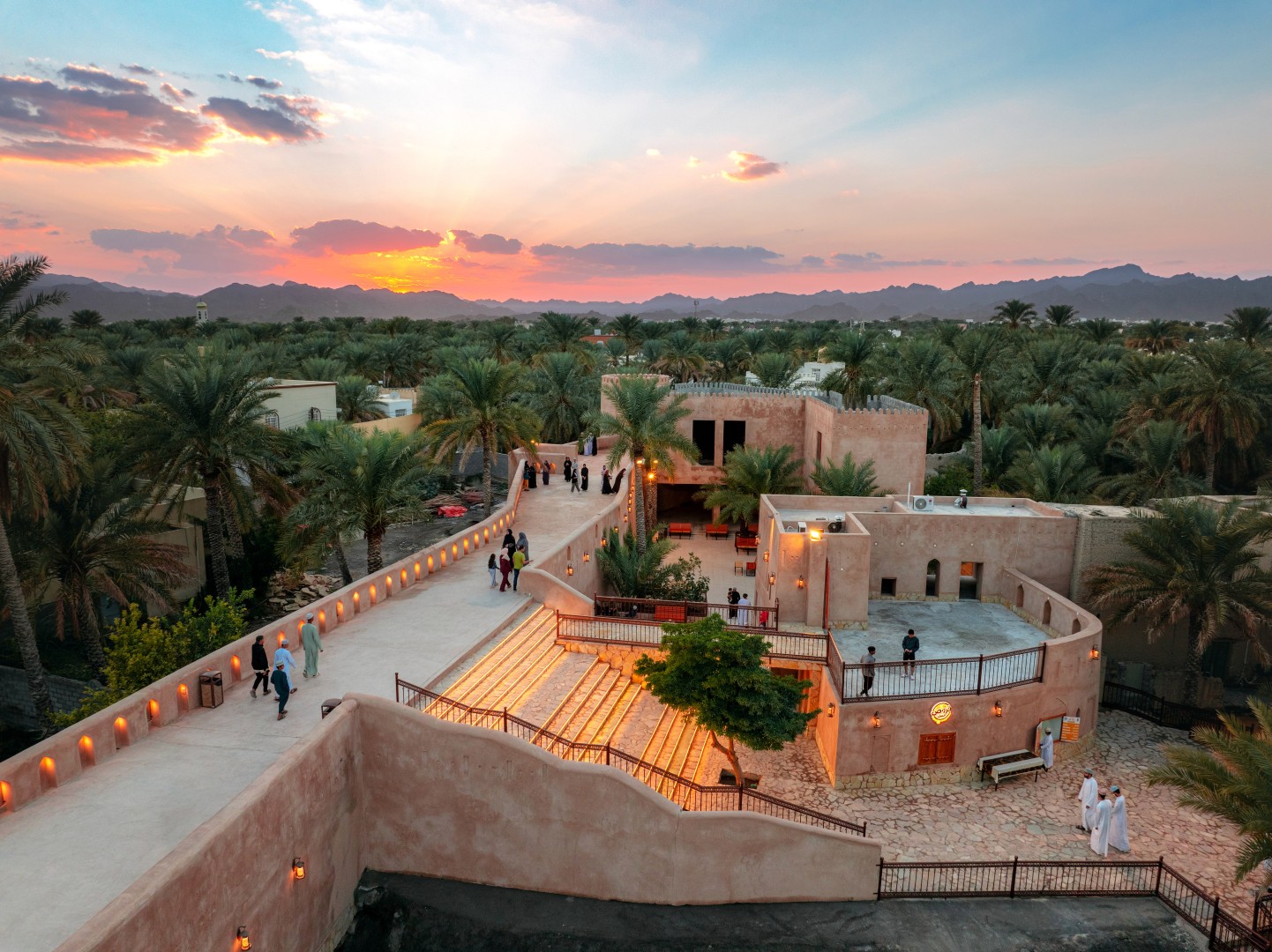 Nizwa Travel Guide: Fort, Souq, Friday Market & Villages