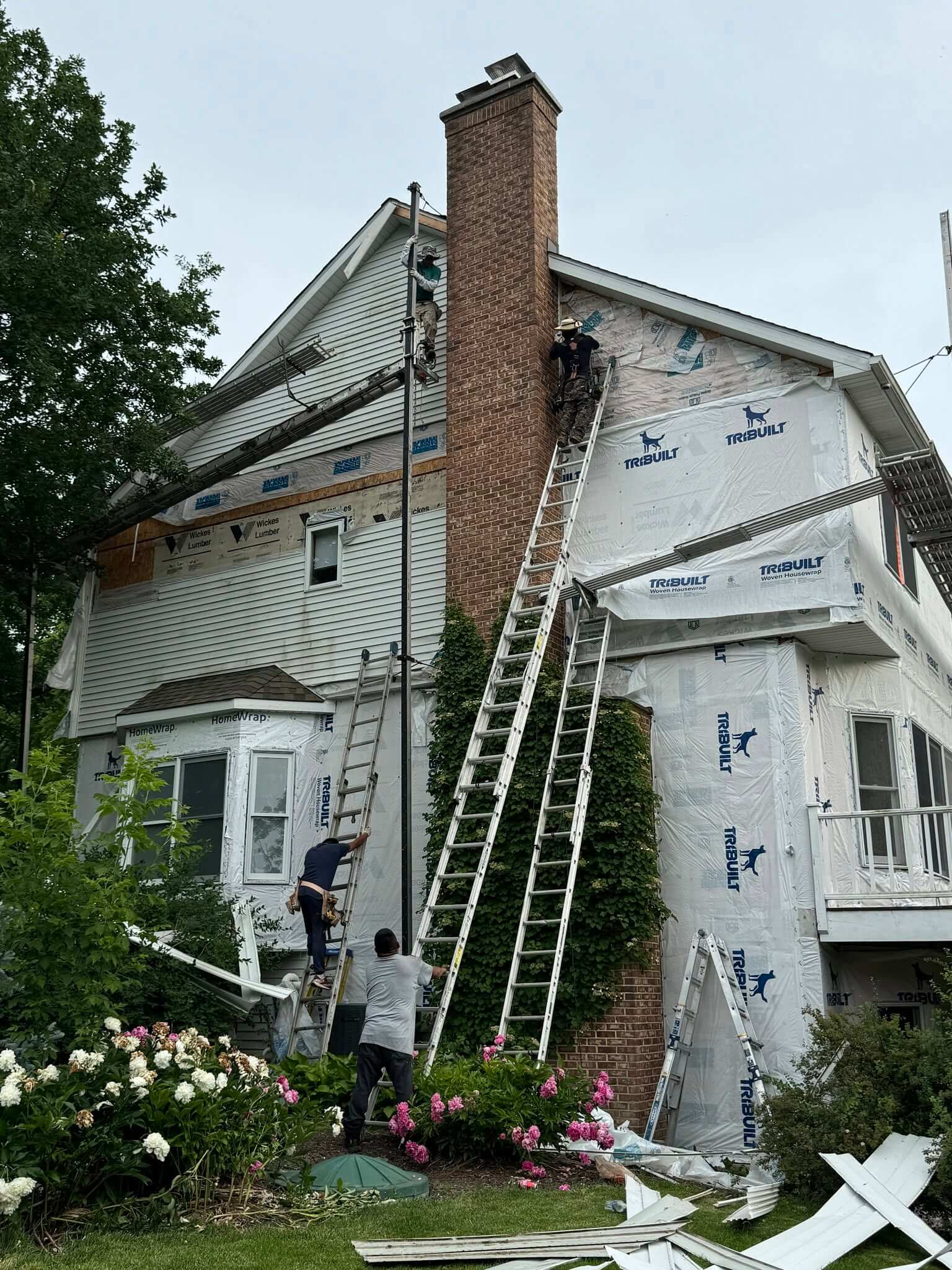 Siding tear-off and replacement by a siding contractor in Streamwood, IL