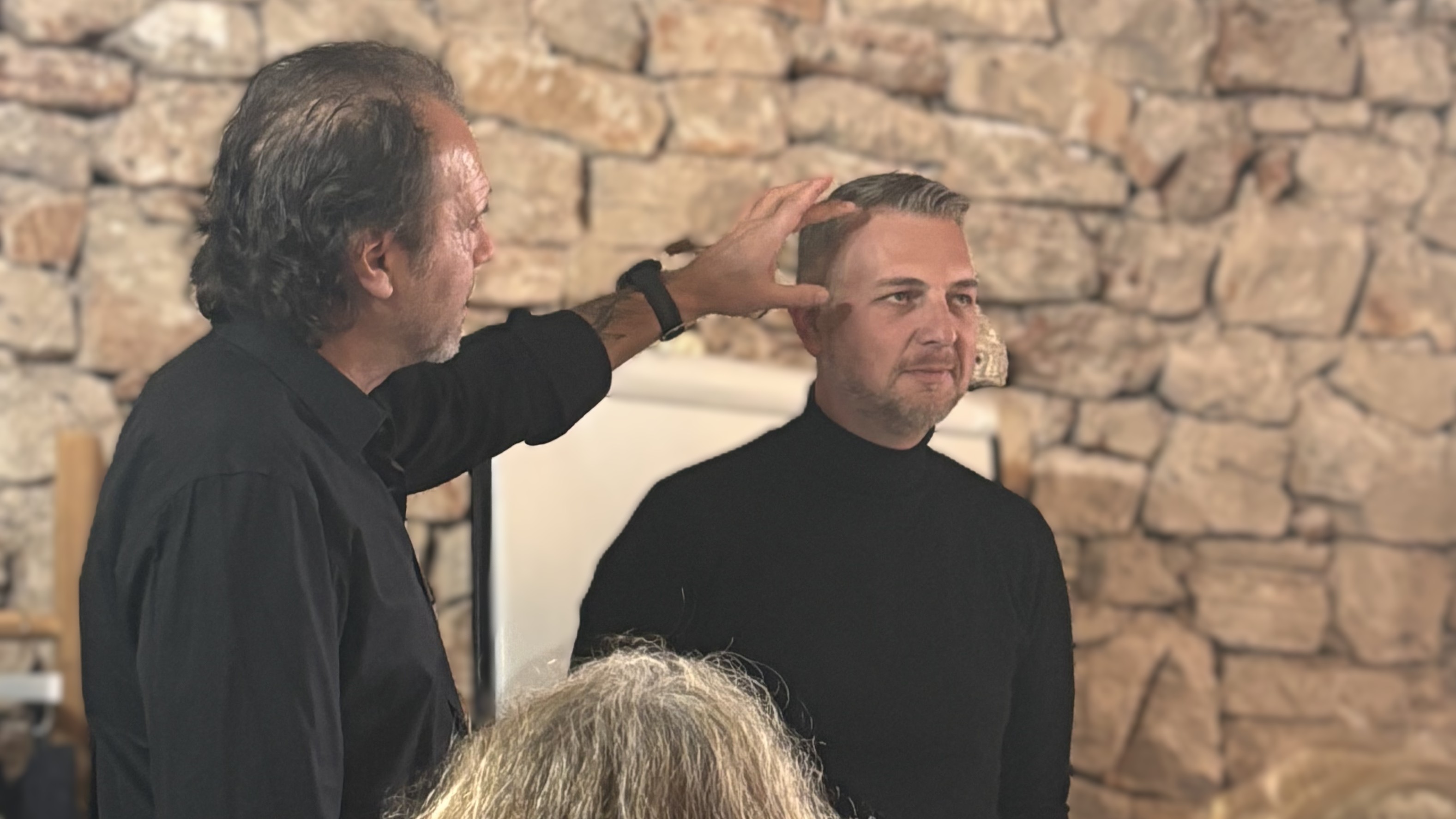 Peter Rosenmeyer bei einem Facereading-Seminar mit Gruppe