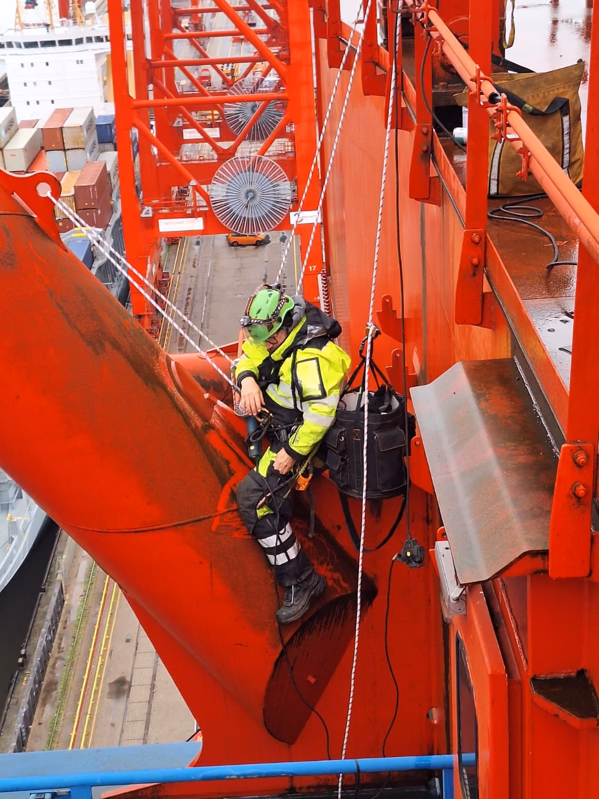 Repair work on a steel structure