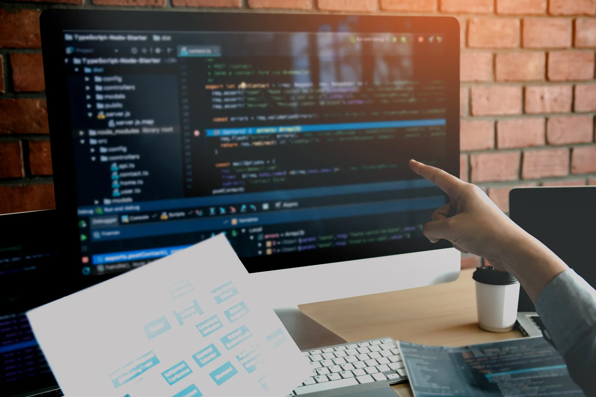 Geavanceerde Webflow development en maatwerk code implementatie op een monitor