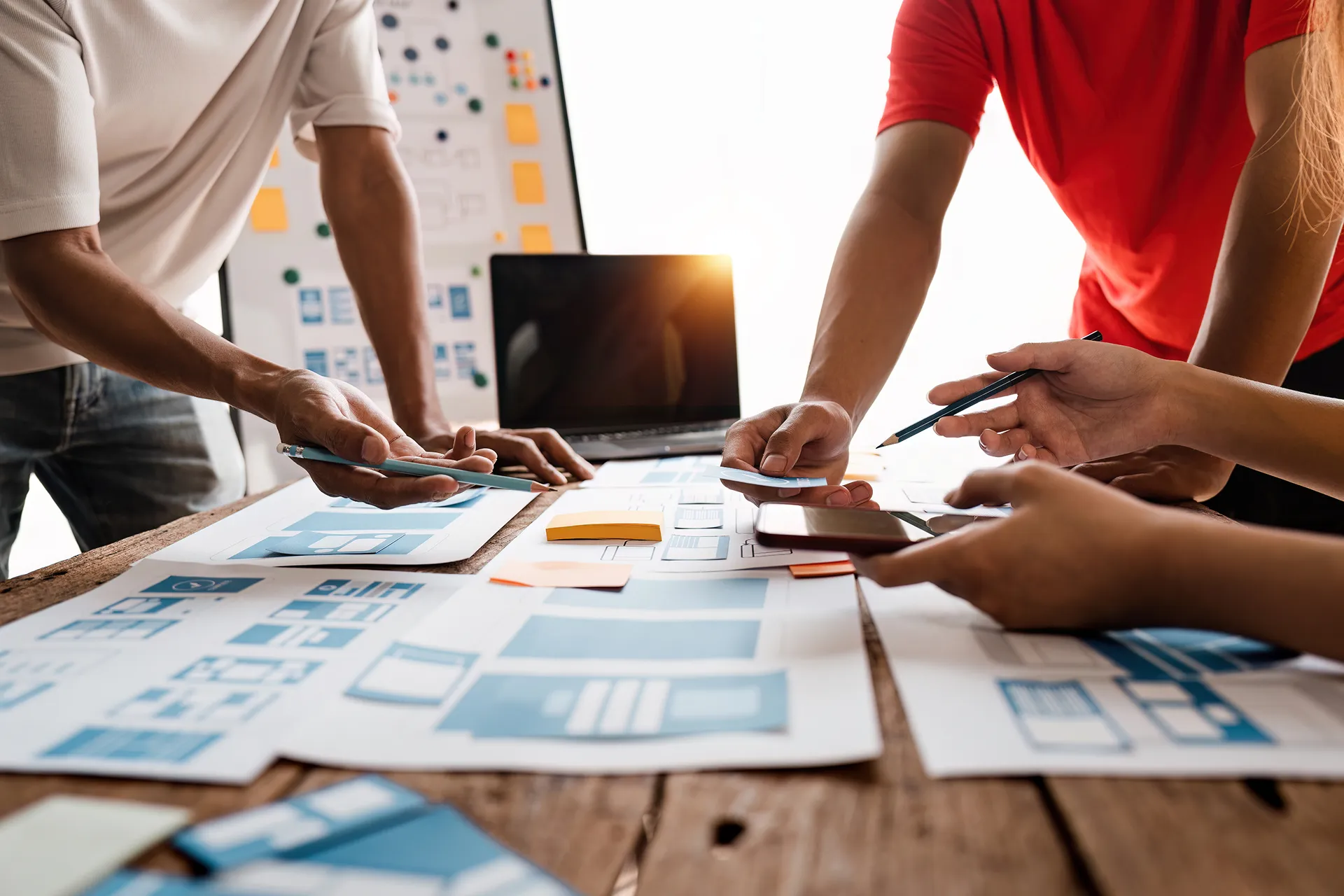 Ons ervaren team van Webflow experts werkt samen aan UX/UI wireframes en webdesign projecten