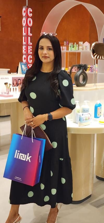 Creator visiting a LINK Store